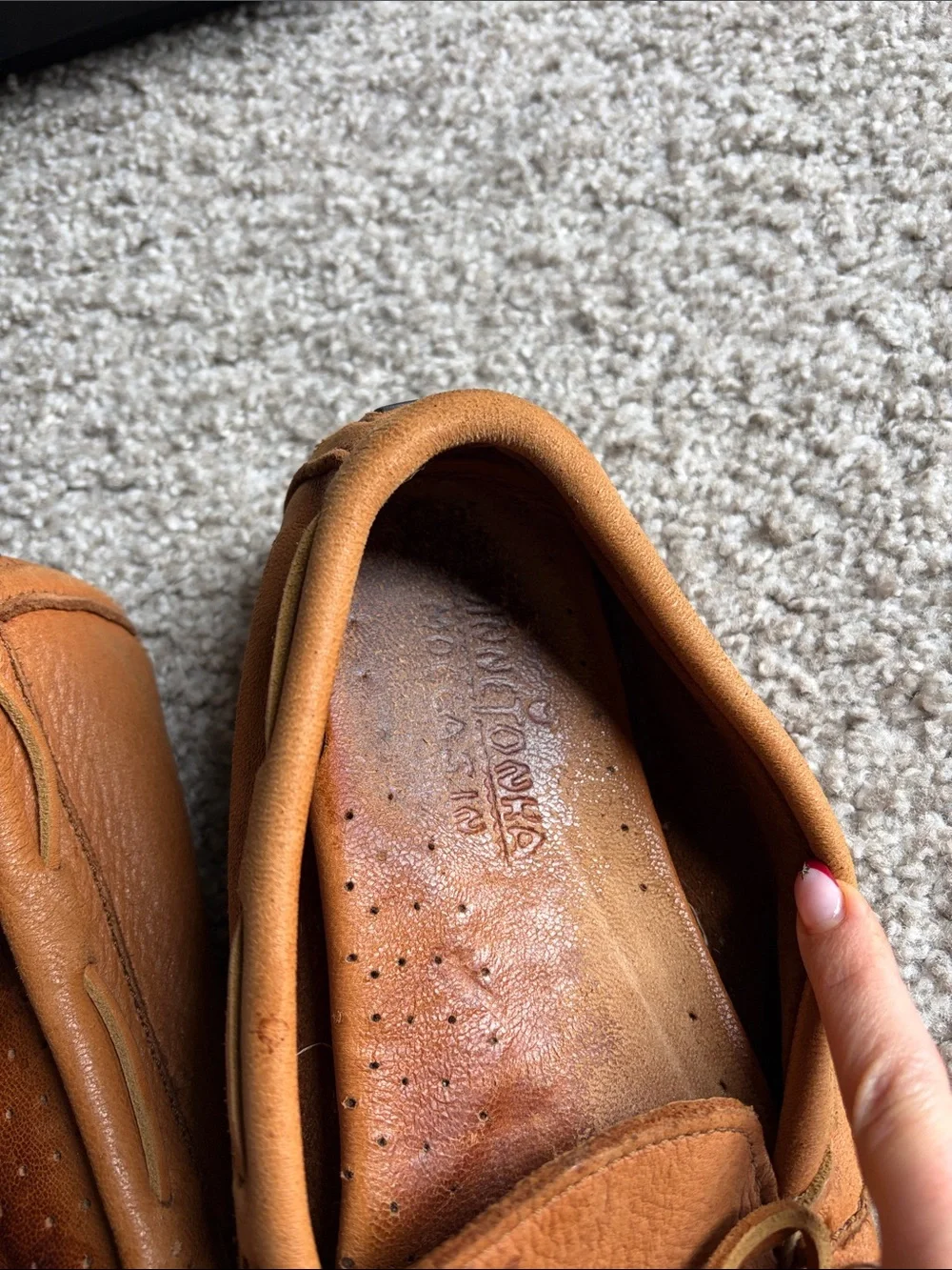 Minnetonka Men's Tan Leather Moccasin Loafers